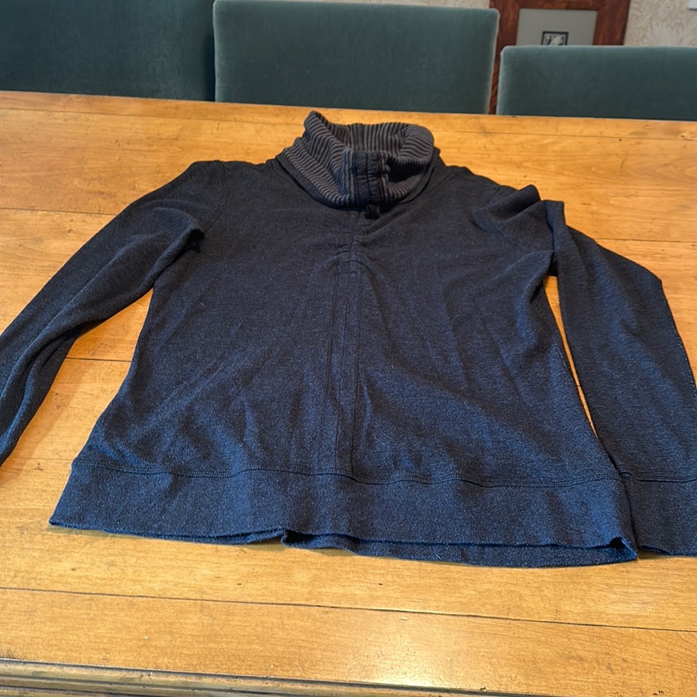 Good condition Lululemon reversible, lightweight sweater turtleneck.